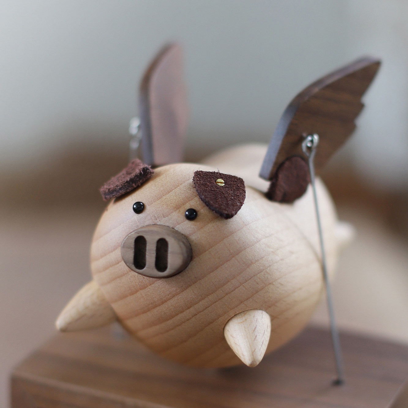 Flying Pig Music Box | Hand-Crank Wooden Ornament | Stress Relief & Positive Energy Gift