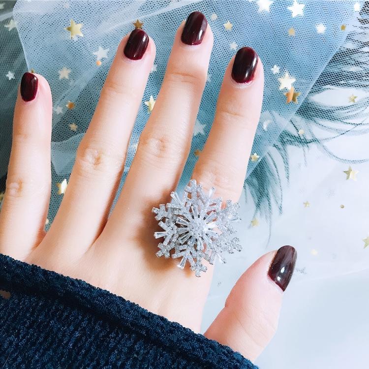 Winter's Whisper Spinner Ring | Your Sparkling Snowflake Companion