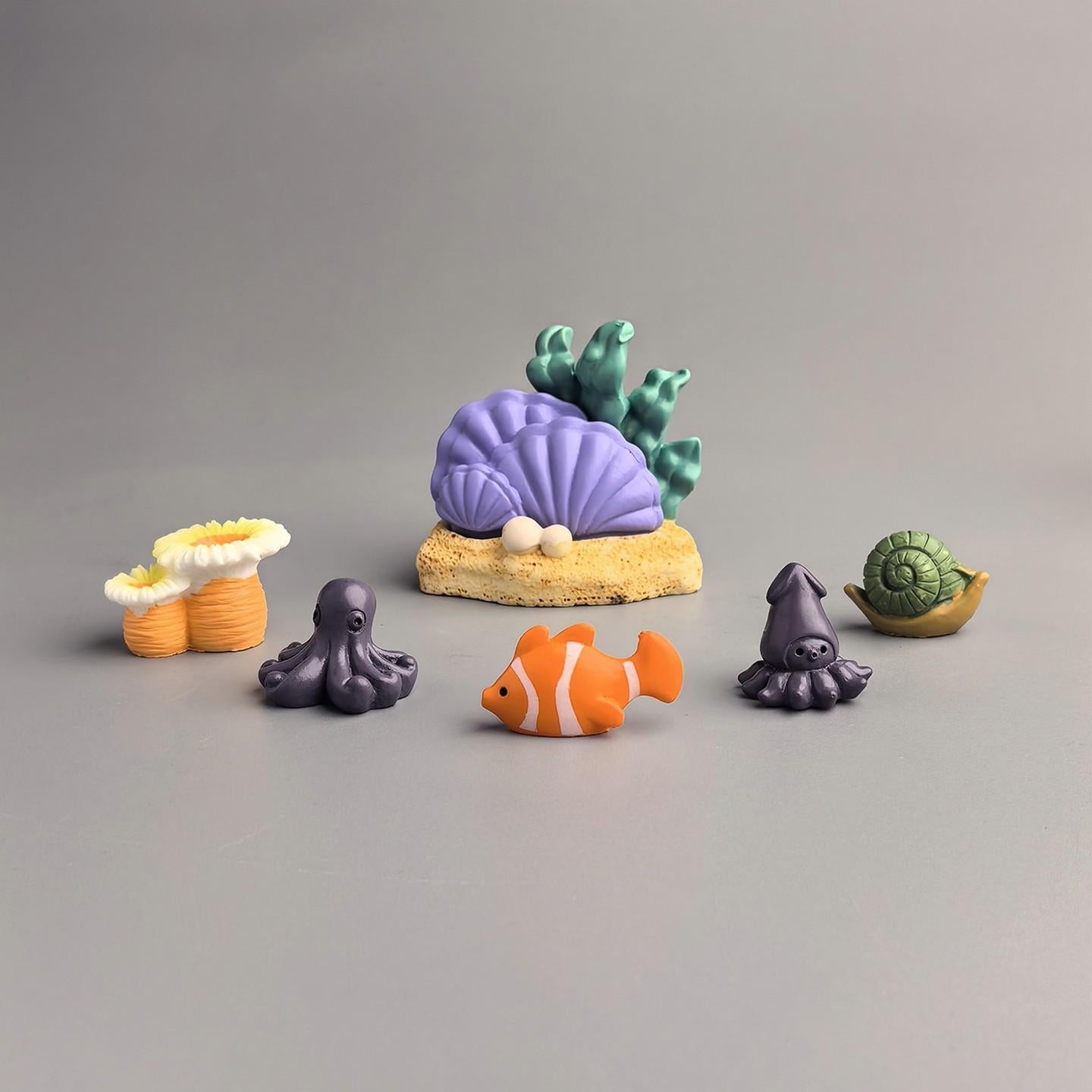Mini sea creature coral cove display
