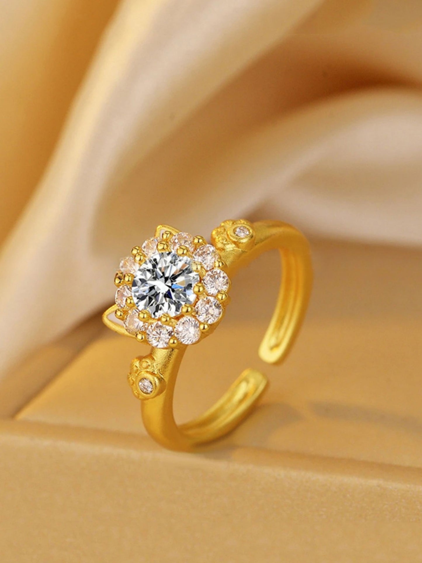 Your Spinning Fortune Ring  A Playful Lucky Cat Companion