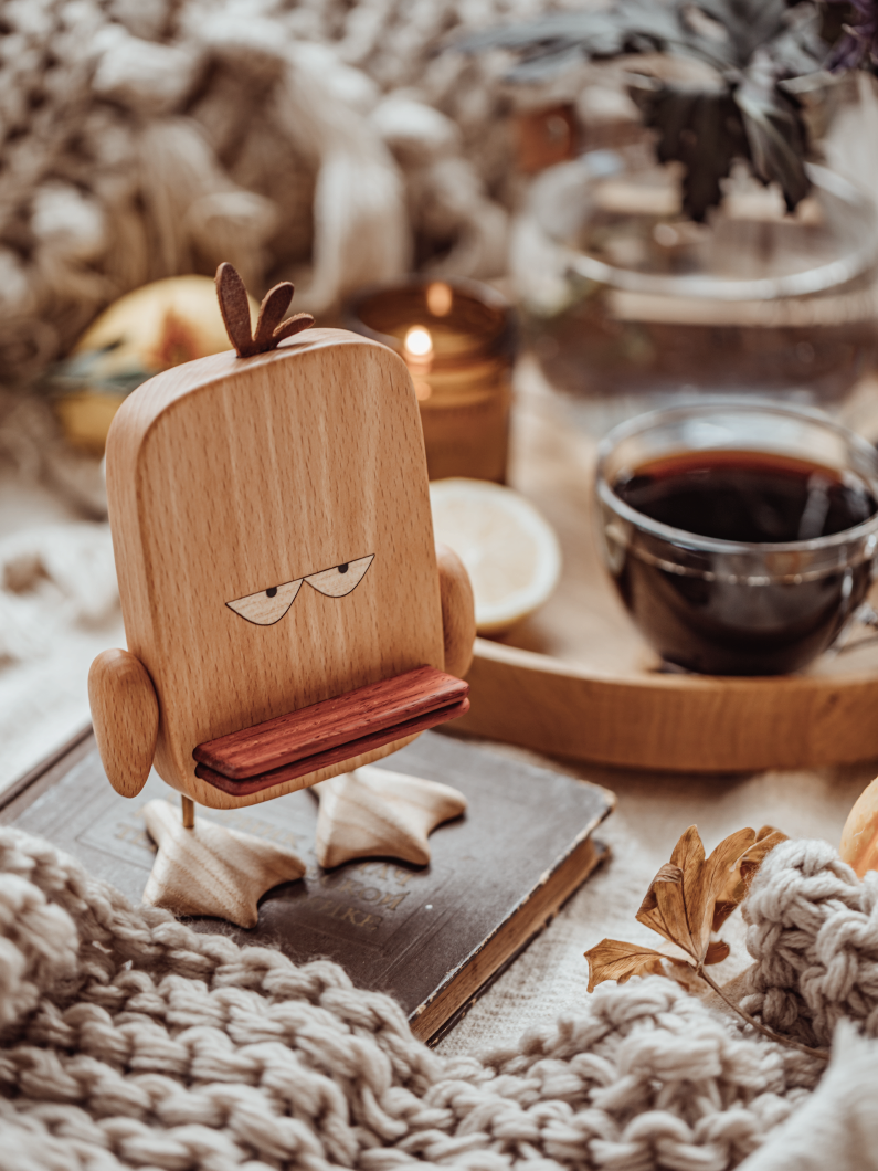 Wooden Duck-shaped phone stand
