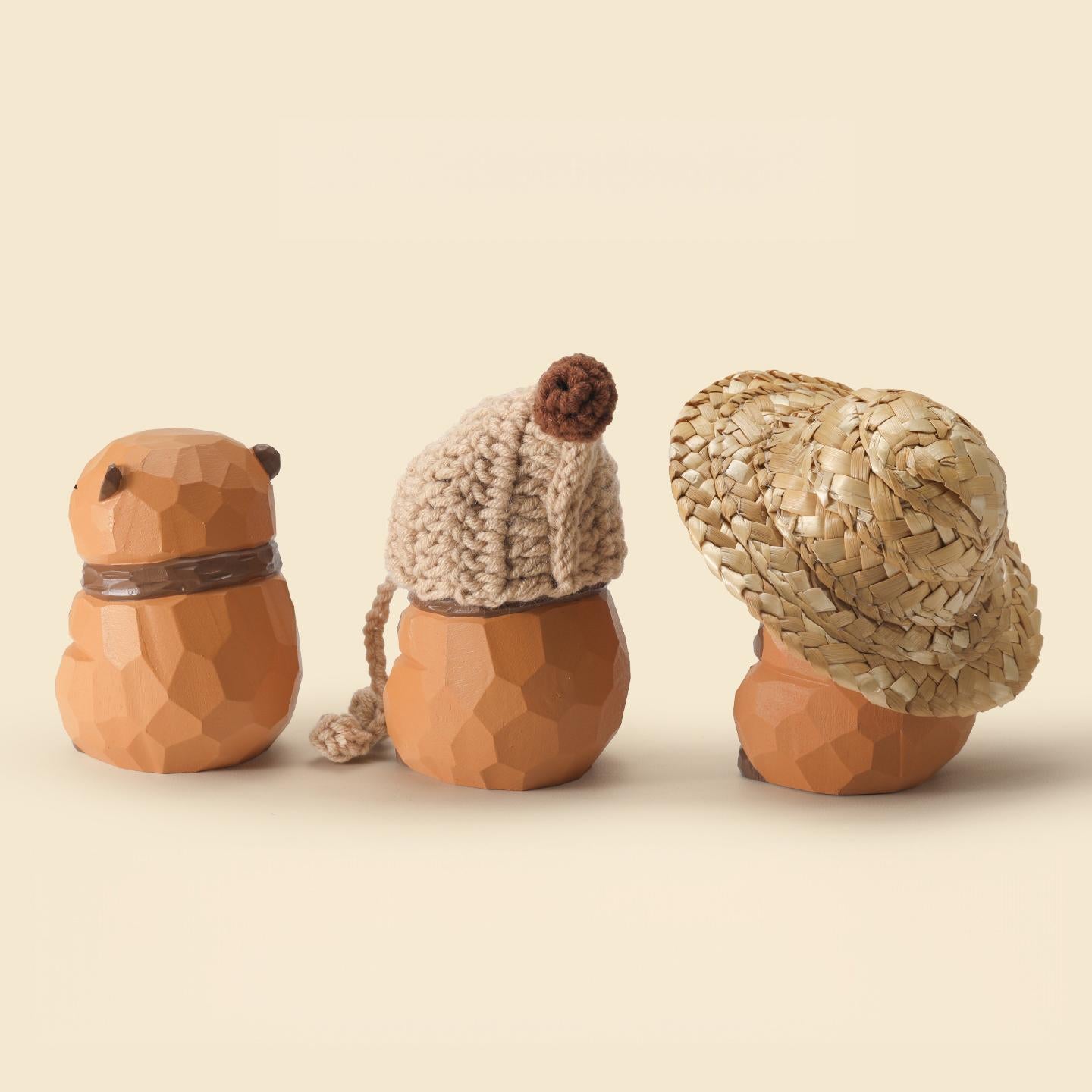 Capybara Wood Sculpture - Handcrafted Desktop Ornament with Custom Engraving