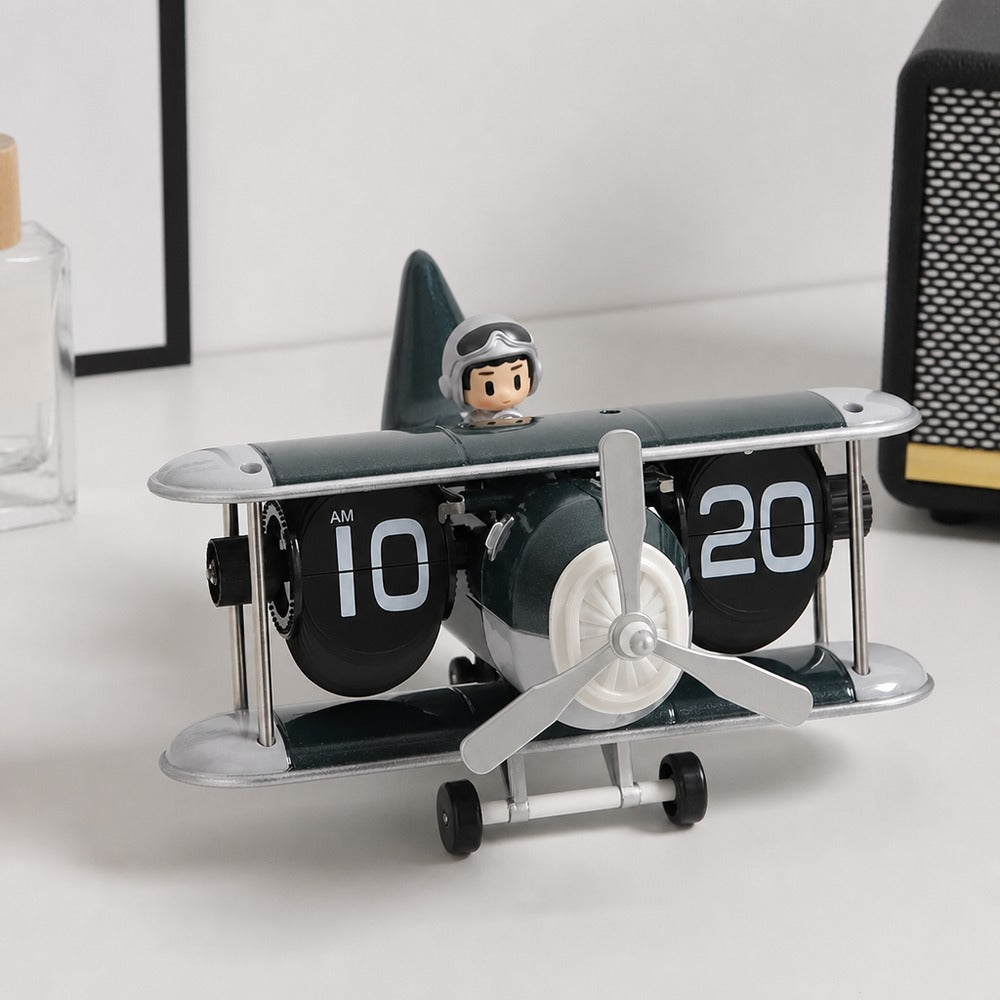 Plane style flip clock black variant