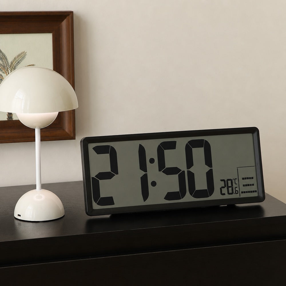 Minimal large display clock black variant