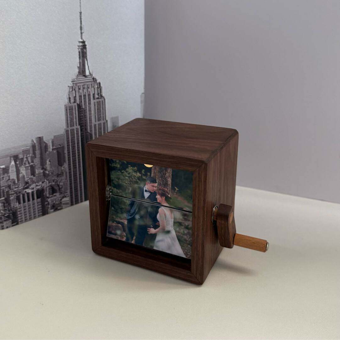 Hand-Crank Mechanical Photo Album | 12-Photo Rotating Display with Ambient Light | Walnut & Cherry Wood