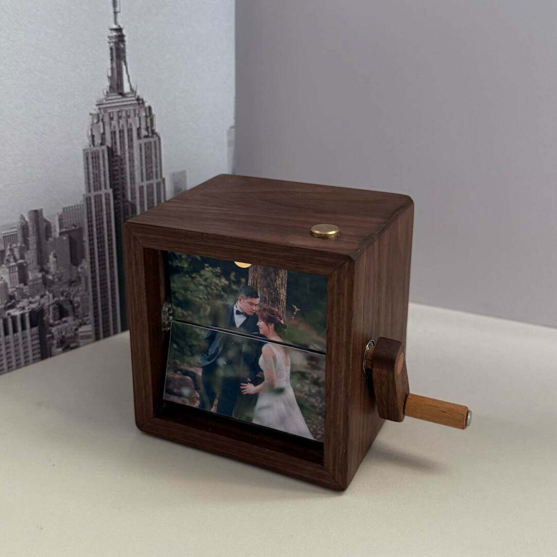 Hand-Crank Mechanical Photo Album | 12-Photo Rotating Display with Ambient Light | Walnut & Cherry Wood