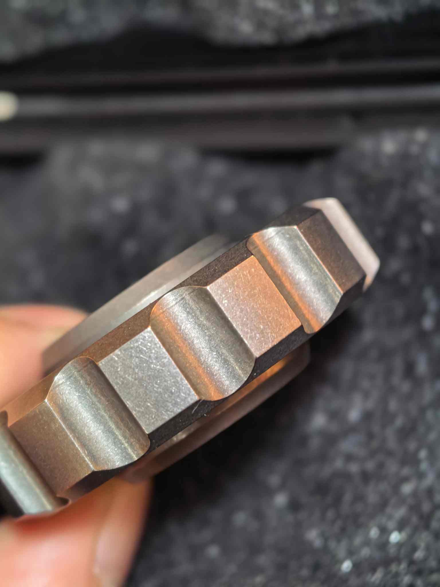 Titanium Alloy Gear Fingertip Spinner - Detailed View