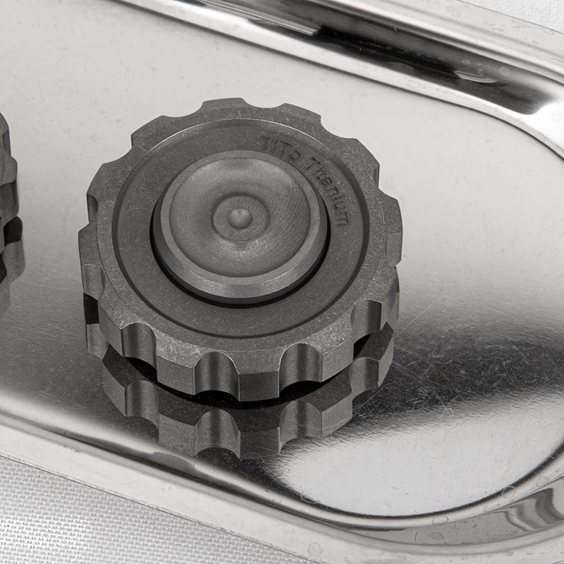 Titanium Alloy Gear Fingertip Spinner - Alternative Angle