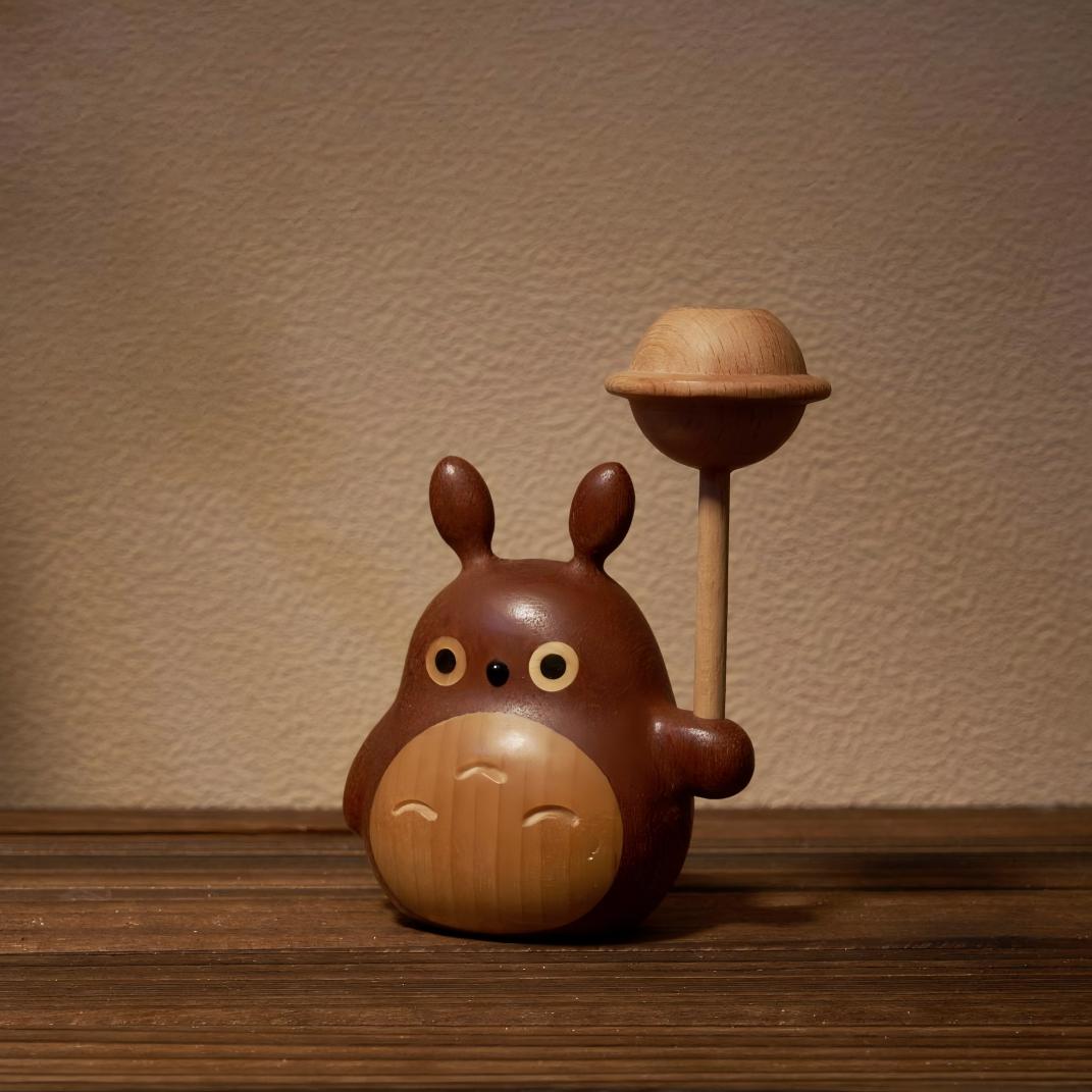 Totoro Aromatherapy Ornament - Handcrafted Wood Display Stand with LED Light