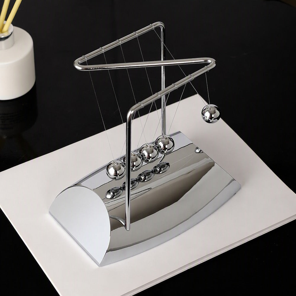 Newton's cradle desk set