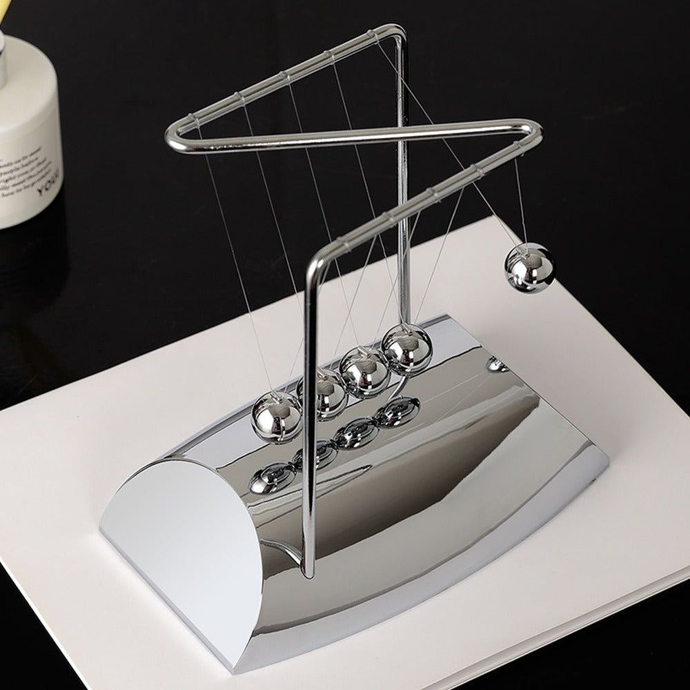 Newton's cradle desk set