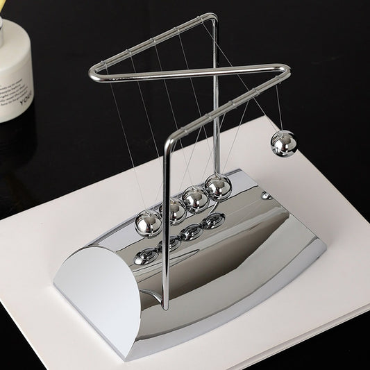 Newton's cradle desk set