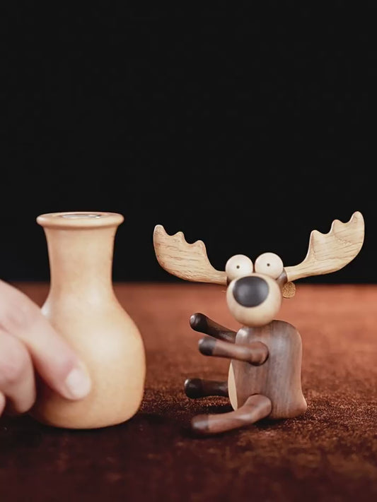Moose Wood Vase Holder - Handcrafted Desktop Ornament & Flower Display