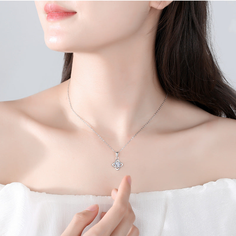 The New Mosson Stylish Versatile  Clavicle Chain Clammosson  Stone Pendant Valentine's Day Gift